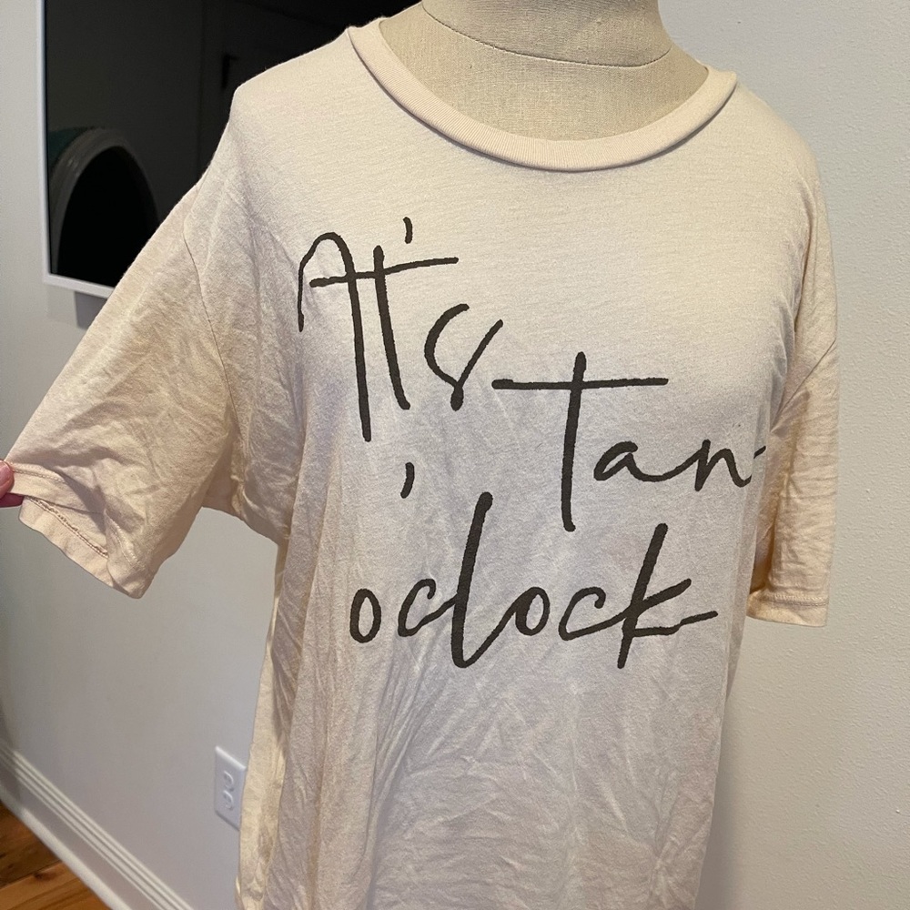Le Superbe “it’s tan o’clock tee”
